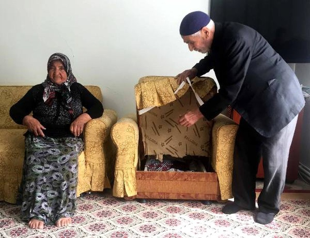 Yaşlı Çiftin Ev Almak İçin Biriktirdiği Para ve Altınlar Çalındı