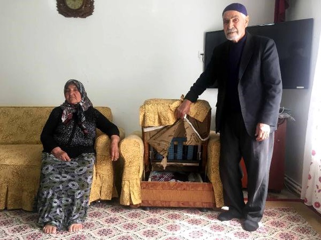 Yaşlı Çiftin Ev Almak İçin Biriktirdiği Para ve Altınlar Çalındı