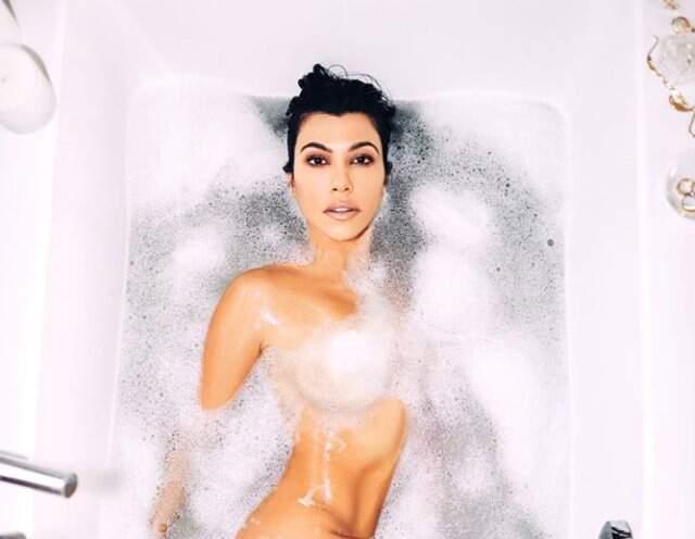 Kourtney Kardashian, Küvet Pozuyla Sosyal Medyaya Damga Vurdu