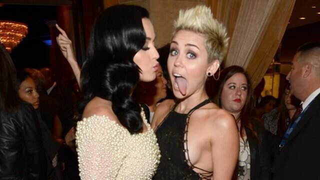 Miley Cyrus'dan Çırılçıplak Yaz Fotoğrafı!
