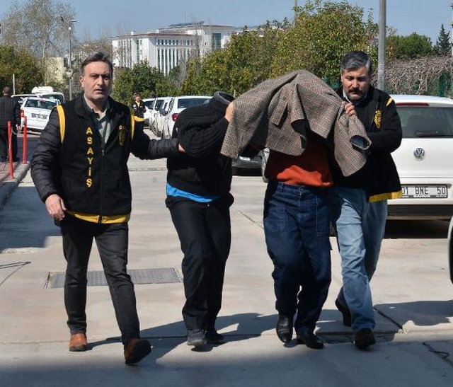 İnşaat İşçisi, Karısının Yasak Aşkını Başına Taşla Vurarak Öldürdü