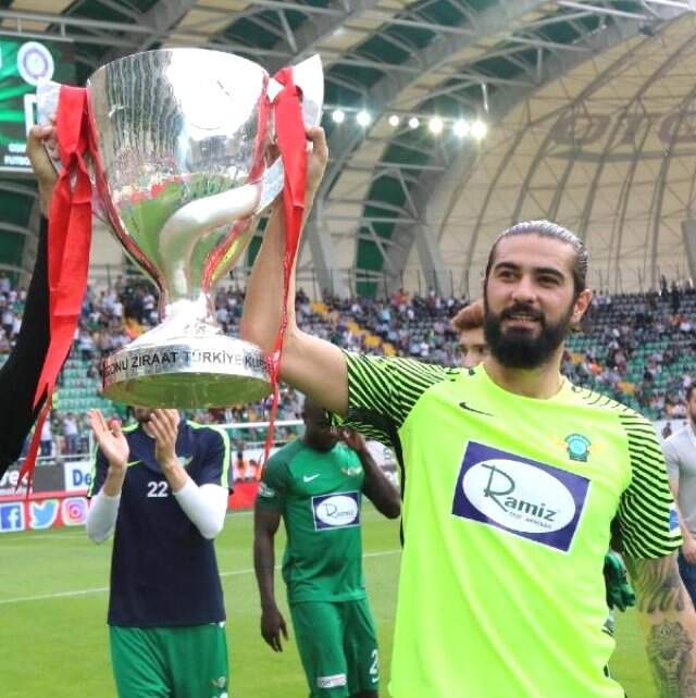 Fatih Öztürk, Beşiktaş'a Doğru Akhisarspor'un Deneyimli Kalecisi Fatih Öztürk'ün Beşiktaş ile Anlaştığı İddia Edildi