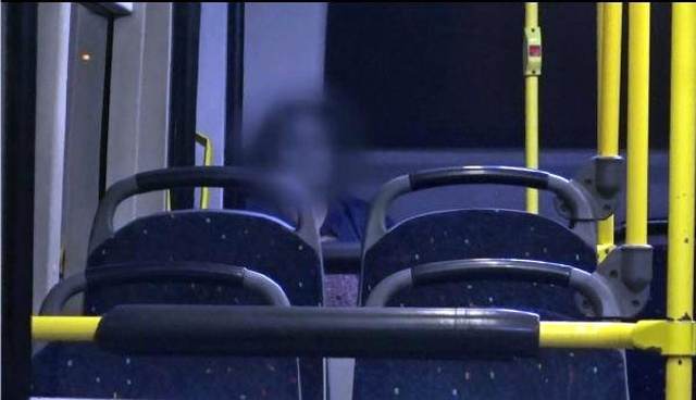 Metrobüs ve Otobüsler, Genç Kadının Sığınma Yeri Oldu