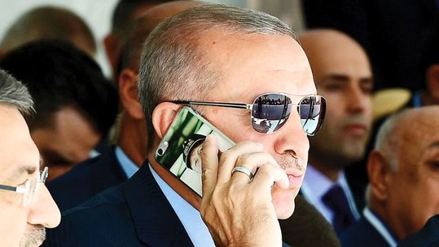 Cumhurbaşkanı Erdoğan'ın Objektiflere Takılan Telefon Kılıfı Dikkat Çekti