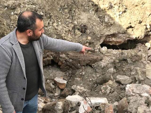 Köyün Kaderi Değişebilir! Kepçe ile Tarla Düzeltirken Tarihi Yapı Buldu