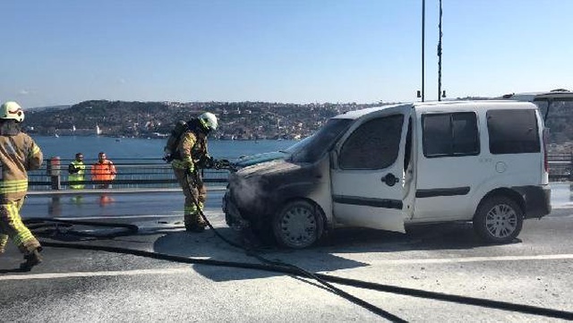15 Temmuz Şehitler Köprüsü'nde Polis Aracı Yandı