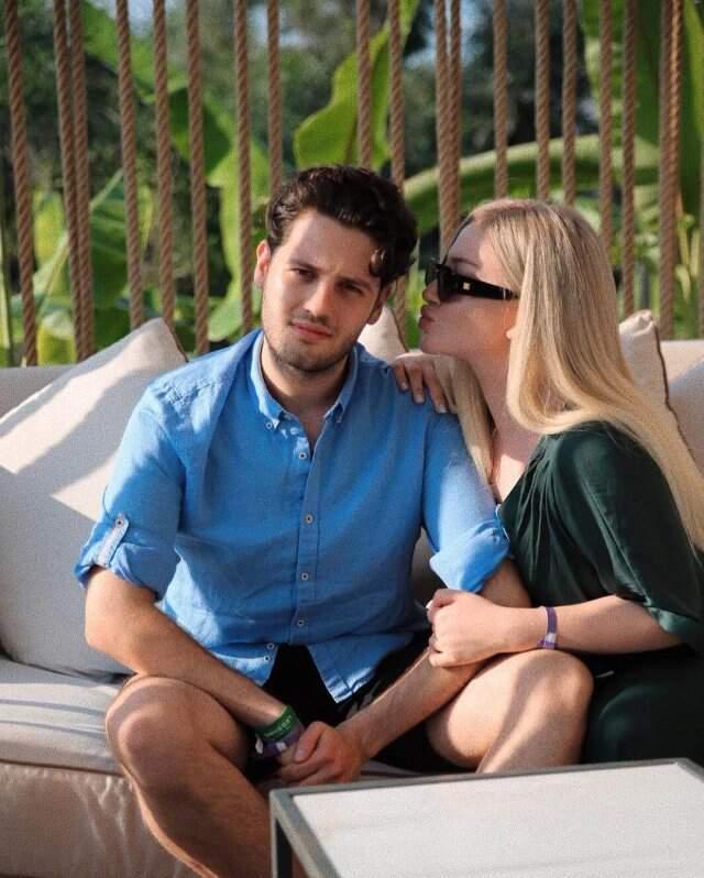 Ödül Törenine Katılan YouTuber Danla Bilic, Sevgilisiyle Dans Etti