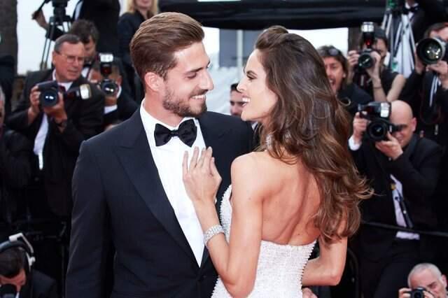 Brezilyalı Model Izabel Goulart, Alman Futbolcu Kevin Trapp İle Evleneceğini Duyurdu