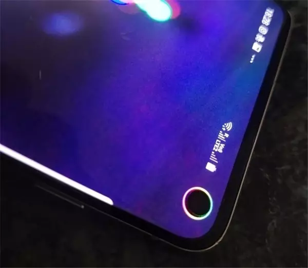 Samsung Galaxy S10'un Kamera Deliği İçin Mükemmel Ötesi Bir Uygulama: Energy Ring