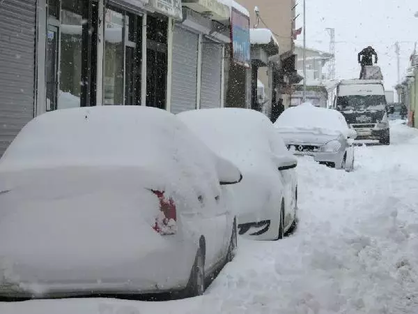 Van'da 14 Yerleşimin Yolu Kardan Kapandı