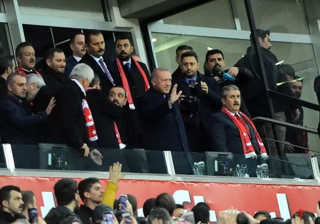 Cumhurbaşkanı Erdoğan'dan Eskişehirspor'a Reklam Panosu Jesti