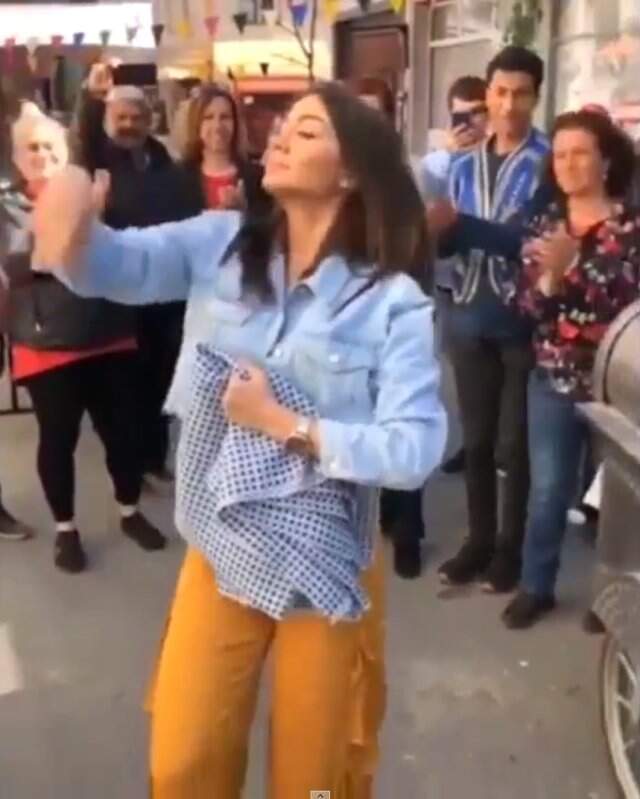 Demet Özdemir, Rol Aldığı Dizinin Setinde Göbek Attı