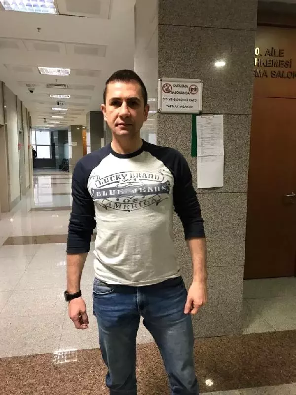 Boşanma Aşamasında Olan Emre Aşık ve Yağmur Aşık Adliyede Pedagog Krizi Yaşadı