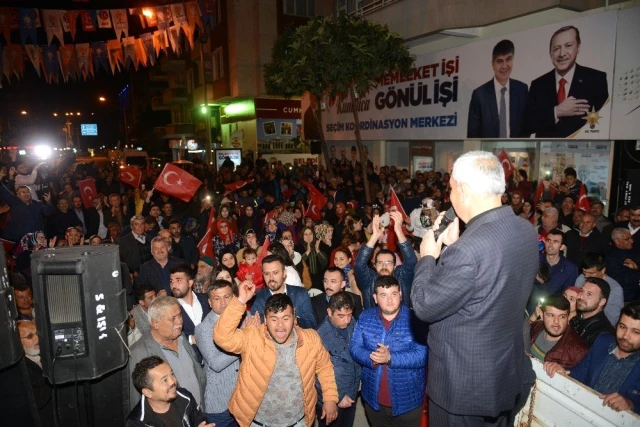 Kritik Büyükşehirde İYİ Parti'den 300 Kişilik Grup, Cumhur İttifakı'na Katıldı