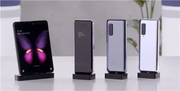 Samsung Galaxy Fold'u Deneyimleyen Bir Kişi, Merak Edilen Bazı Konuları Açıkladı