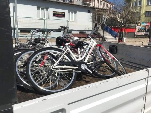 Yalova Belediyesi'nden Skandal! Bakanlığın Hibe Bisikletlerini 3 Yıl Depoda Saklamışlar