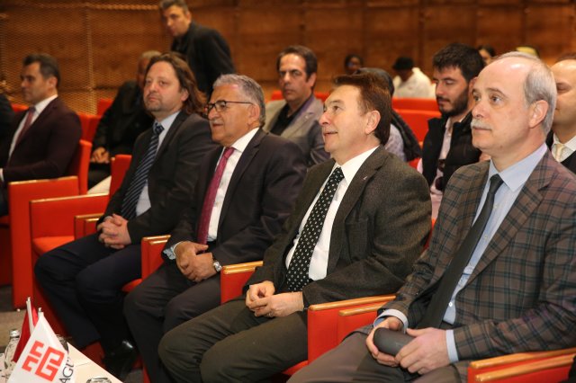 Abdullah Gül Üniversitesi Öğrencileri 