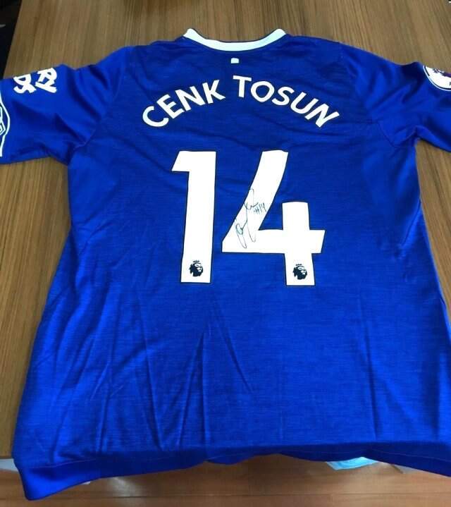 Cenk Tosun'dan Eskişehirspor'a Anlamlı Destek Cenk Tosun'dan Eskişehirspor'a Anlamlı Destek