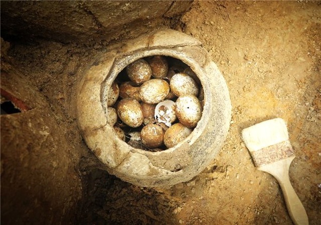 Çin'de Bir Mezarda 2500 Yıllık Kırılmamış Yumurtalar Bulundu