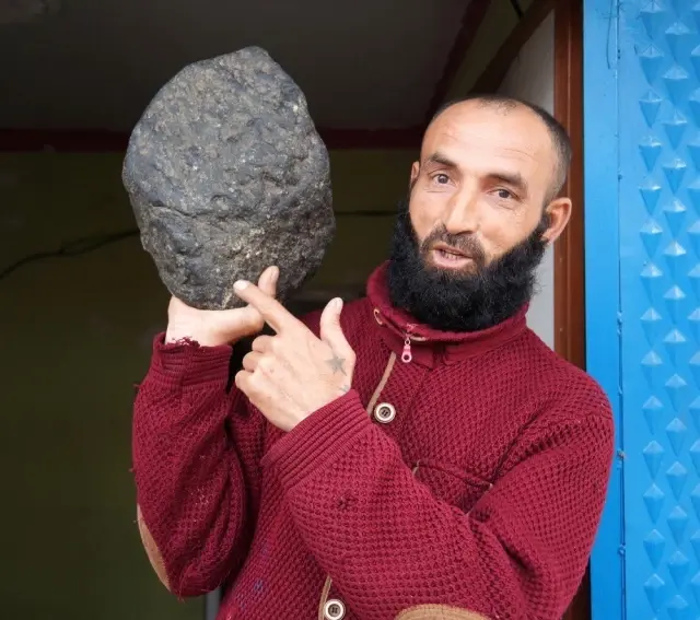 Çocukluğundan Beri Taş Biriktiren Vatandaş, Yetkililere Çağrıda Bulundu