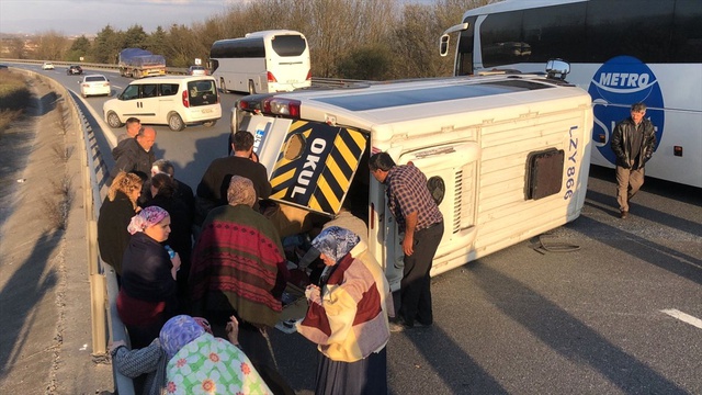 Oy Kullanmak İçin İstanbul'dan Yola Çıkan Vatandaşları Taşıyan Minibüs Devrildi: 4'ü Ağır, 17 Yaralı