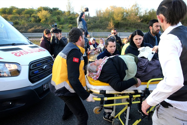 Oy Kullanmak İçin İstanbul'dan Yola Çıkan Vatandaşları Taşıyan Minibüs Devrildi: 4'ü Ağır, 17 Yaralı