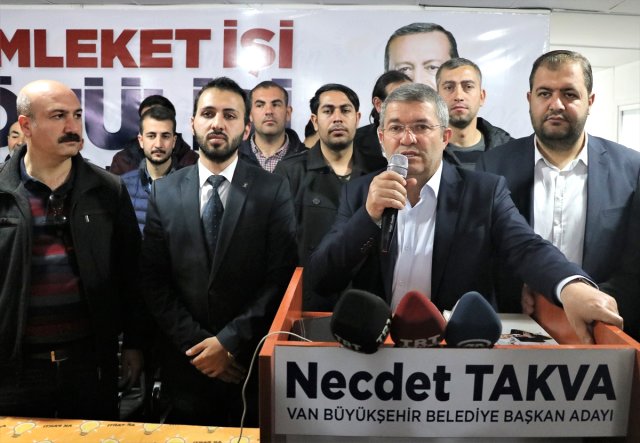 İYİ Parti'den İstifa Eden 25 İsim Seçimlere 1 Gün Kala AK Parti'ye Geçti