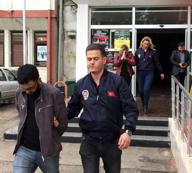 Sosyal Medyada Fuhuş Rezaleti! Ellerini Bağlayıp Cinsel İlişki Görüntülerini Çektiler Sosyal Medyada Fuhuş Rezaleti! Ellerini Bağlayıp Cinsel İlişki Görüntülerini Çektiler