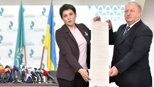 Ukrayna Sandık Başına Gidiyor, Anketlerde Ünlü Komedyen Zelenskiy Önde