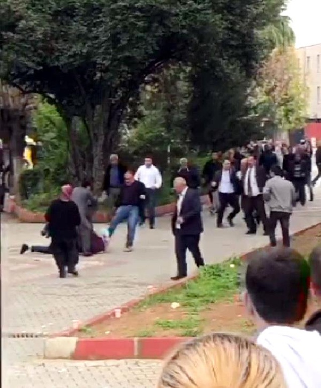 Oy Kullanmaya Giden Vatandaşlar Birbirlerine Girdi