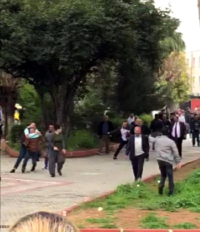 Oy Kullanmaya Giden Vatandaşlar Birbirlerine Girdi