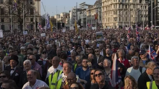 Brexit: Parlamentoda AB'den Ayrılık Anlaşmasının Yeniden Reddeden İngiltere'yi Neler Bekliyor?