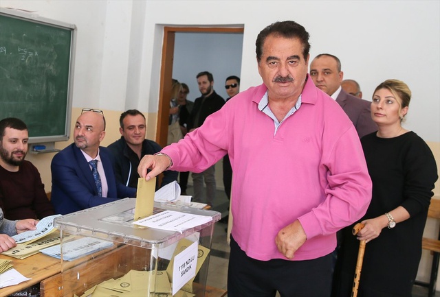Oyunu İzmir'de Kullanan İbrahim Tatlıses: Her şeyin İzmir İçin Güzel Olmasını İstiyorum