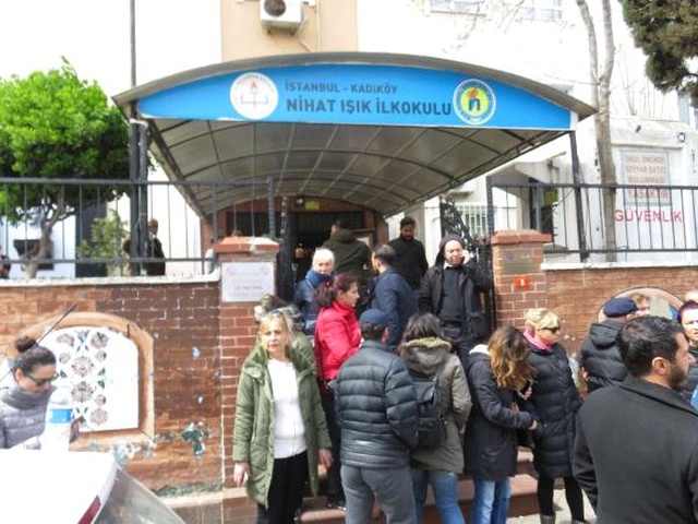 Kadıköy ve Esenyurt'ta Muhtar Adayları Arasında Kavga: 1 Kişi Yaralandı