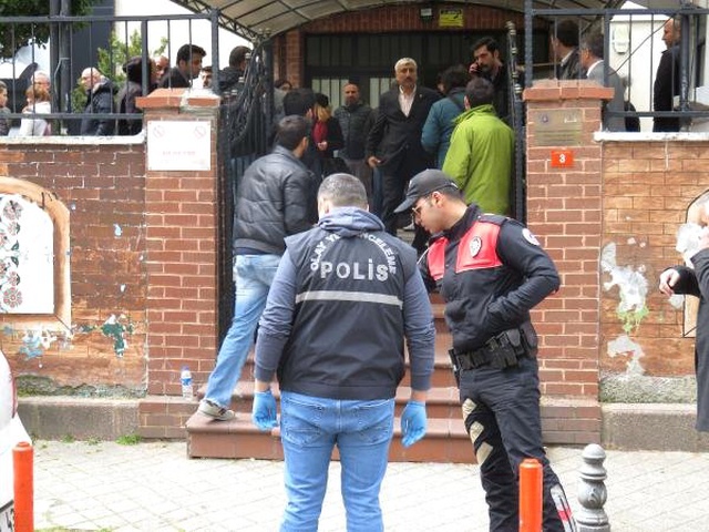 Kadıköy ve Esenyurt'ta Muhtar Adayları Arasında Kavga: 1 Kişi Yaralandı