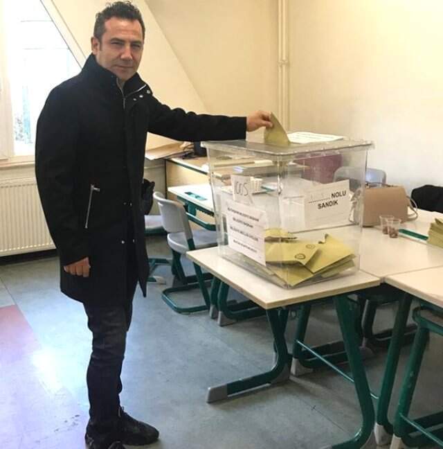 Oy Kullanan İsimlerden İlk Görüntüler Oy Kullanan Ünlü İsimlerden İlk Görüntüler