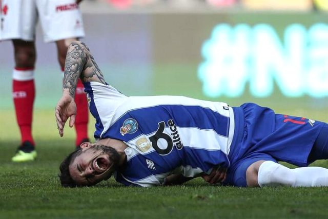 Porto'nun Yıldızı Alex Telles, Penaltı Atarken Sakatlandı!