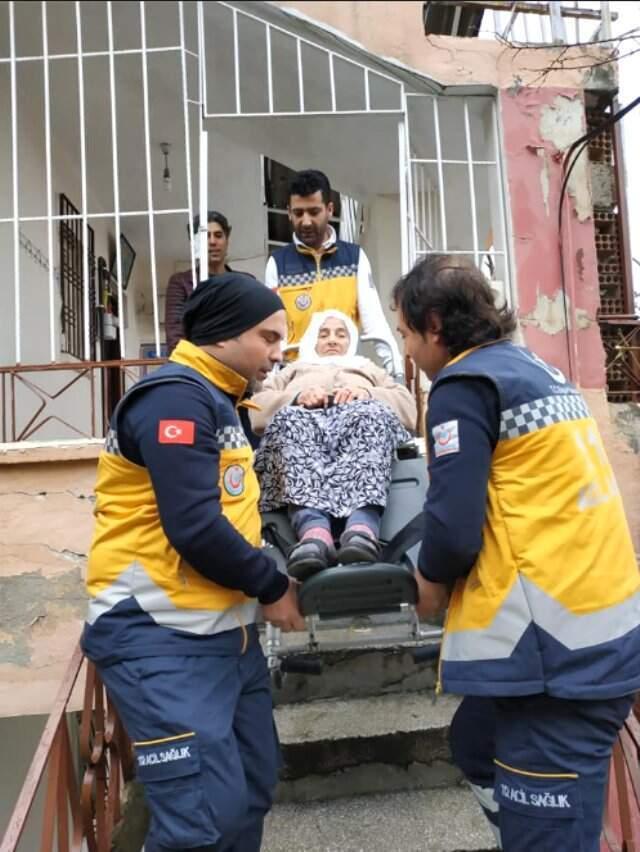 Yatalak Seçmen, Sedyeyle Oy Kullanmaya Götürüldü