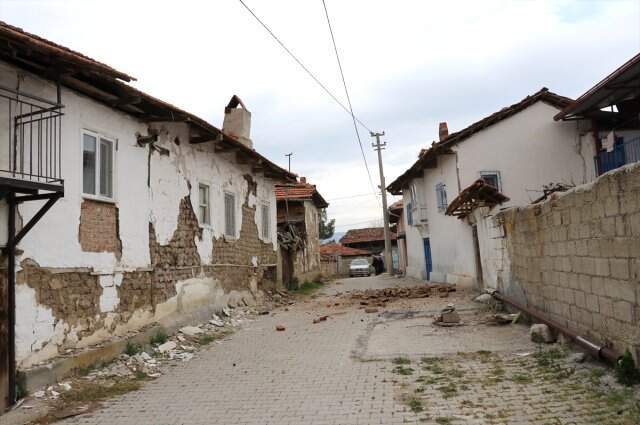 Denizli'nin Acıpayam İlçesinde Meydana Gelen Depremler Nedeniyle Okullar 2 Gün Tatil Edildi Denizli'nin Acıpayam İlçesinde Meydana Gelen Depremler Nedeniyle Okullar 2 Gün Tatil Edildi