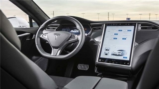 Hackerlar, Tesla'nın Otopilotunu Sticker Kullanarak Kandırdı (Video)