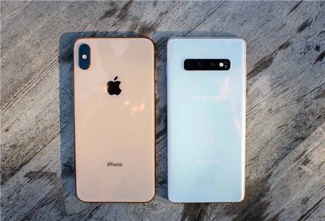 Samsung Galaxy S10+, Düşme Testinde İphone Xs Max ile Yarıştı