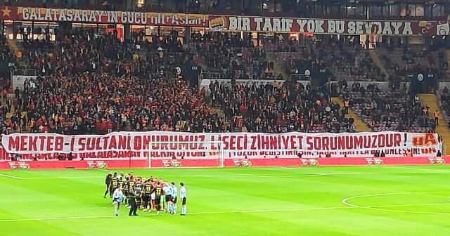Galatasaraylı Taraftarlardan Mustafa Cengiz Tezahüratı Galatasaraylı Taraftarlardan <a class='keyword-sd' href='/mustafa-cengiz/' title='Mustafa Cengiz'>Mustafa Cengiz</a> Tezahüratı