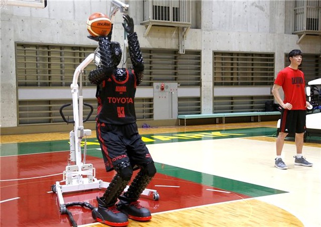 Gerçek '3'lük Makinesi': Stephen Curry'den Bile İyi Üçlük Atan Robot (Video)