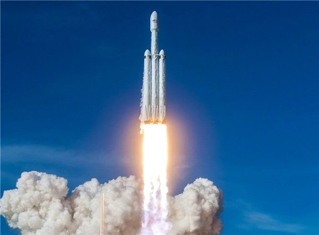 Nasa Yöneticisine Göre Ay'a Falcon Heavy Roketini Kullanarak Ayak Basmak Mümkün