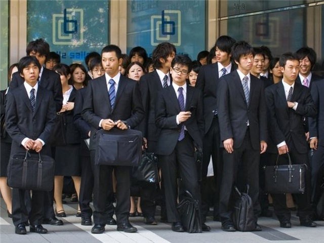 10 Günlük Tatilden Gözü Korkan Japonlar: Biz 10 Gün Boyunca Ne Yapacağız?