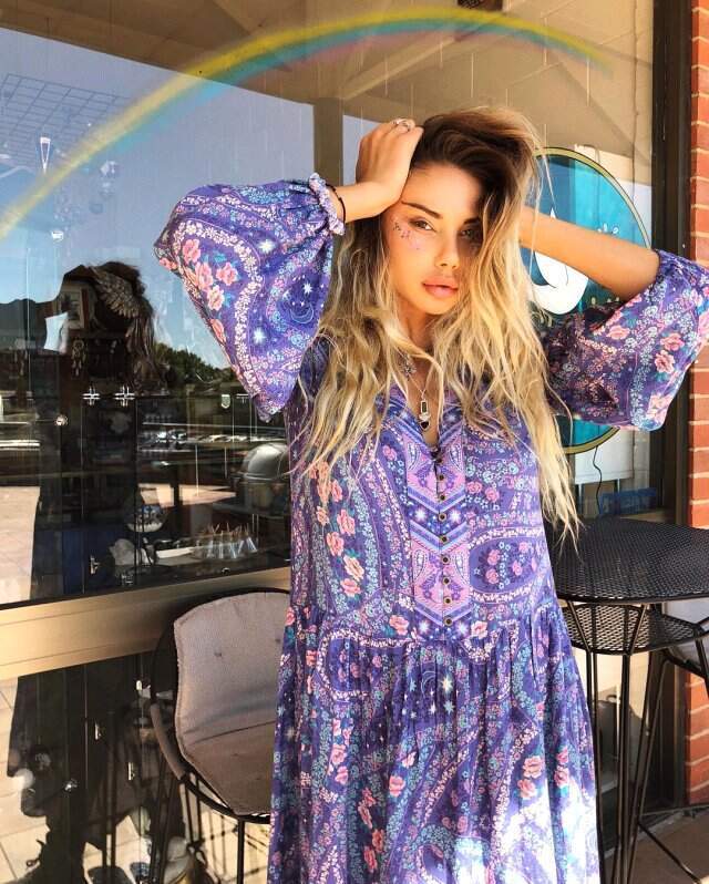 Model Sahara Ray, Modaya Uyarak Küvette Çıplak Poz Verdi