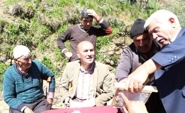 Tunç Soyer Sözümü Tuttu! En Düşük Oyu Aldığı Mahalleyi Ziyaret Etti Tunç Soyer Sözünü Tuttu! En Düşük Oyu Aldığı Mahalleyi Ziyaret Etti