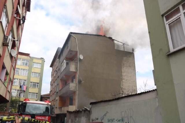 Yanan Çatıya Damacana ile Müdahale Etmeye Çalıştı