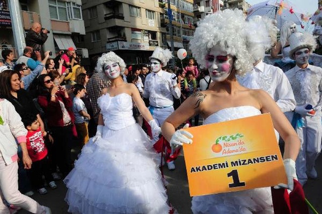 Adana'da Karnaval Nedeniyle Oteller Doldu, Apart Ücretleri Tavan Yaptı