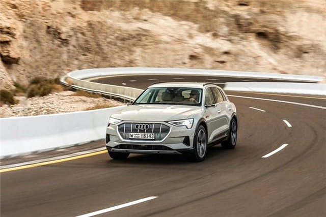 Audi, Tamamen Elektrikli İlk Otomobili E-tron'un Satışlarına Başlıyor
